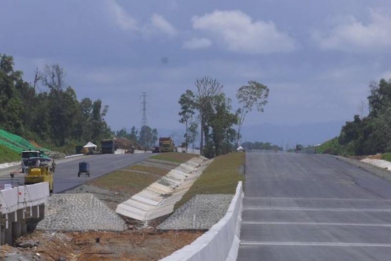 Melihat jalan tol yang menjadi bagian dari proyek konektivitas IKN 