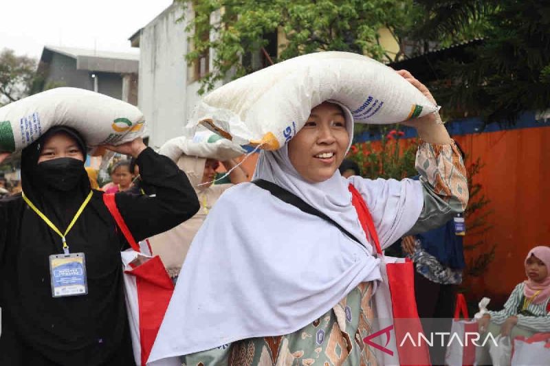 Bulog kembali salurkan bantuan beras 10 kg guna kendalikan inflasi 