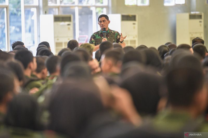 Pendidikan dasar kedisiplinan mahasiswa baru Polsri Palembang