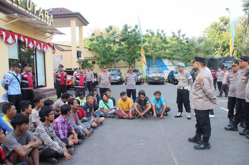 Polisi menangkap 28 preman yang meresahkan warga di Jakarta Utara