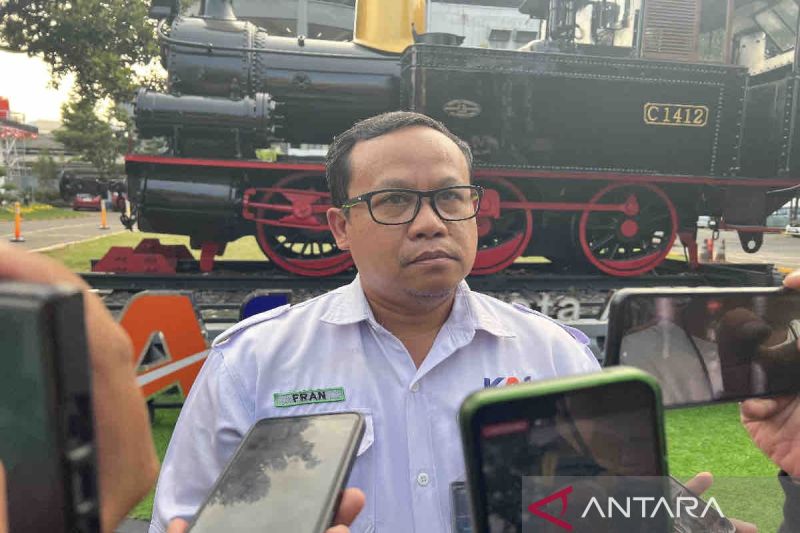 KAI: Personel cek jalur dekat laut Jawa 24 jam demi keselamatan KA