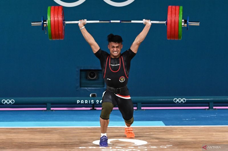 Lifter Rizki Juniansyah raih emas