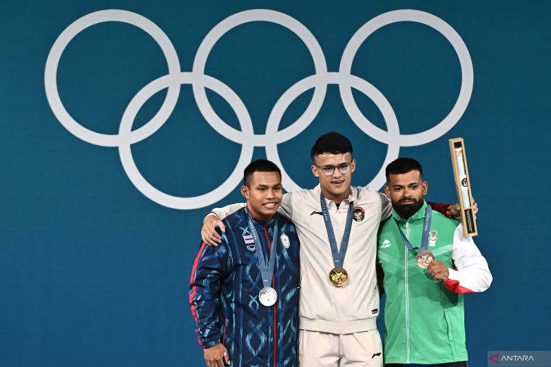 Lifter Rizki Juniansyah raih emas