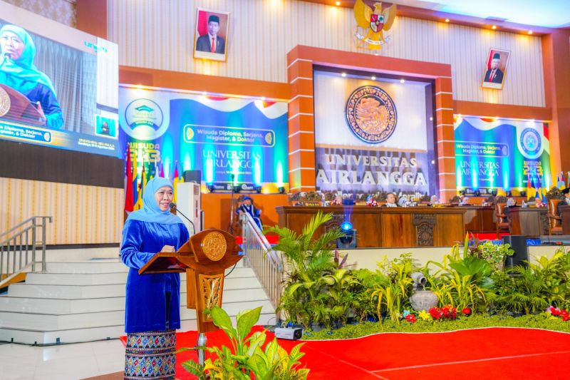 Khofifah ingatkan wisudawan Unair percepatan Indonesia Emas 2045