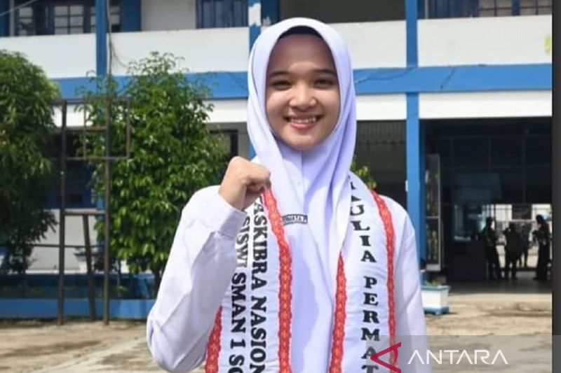 Cerita Maulia, gadis Minang pembawa baki bendera pada HUT ke-79 RI