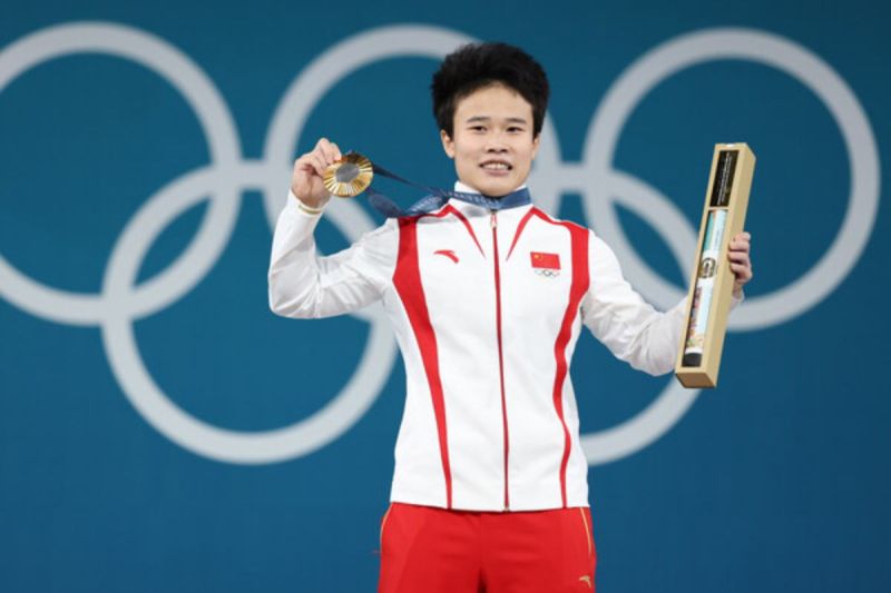 Hou Zhihui dari Tim Angkat Besi Hunan Zoomlion Pecahkan Rekor Olimpiade dan Raih Medali Emas di Olimpiade Paris