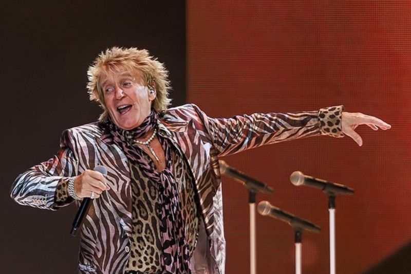 Rod Stewart tunda dua konser lagi akibat positif COVID-19