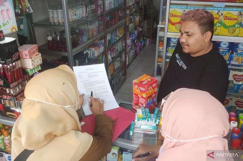 Satpol PP dan Sudinkes Jakbar sidak toko yang jual obat tanpa izin