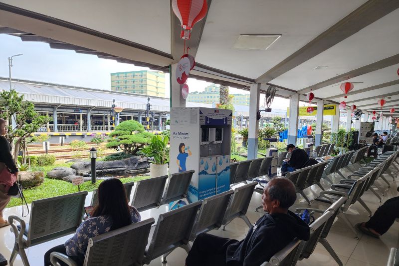 KAI Bandung sediakan water station kurangi penggunaan botol plastik 