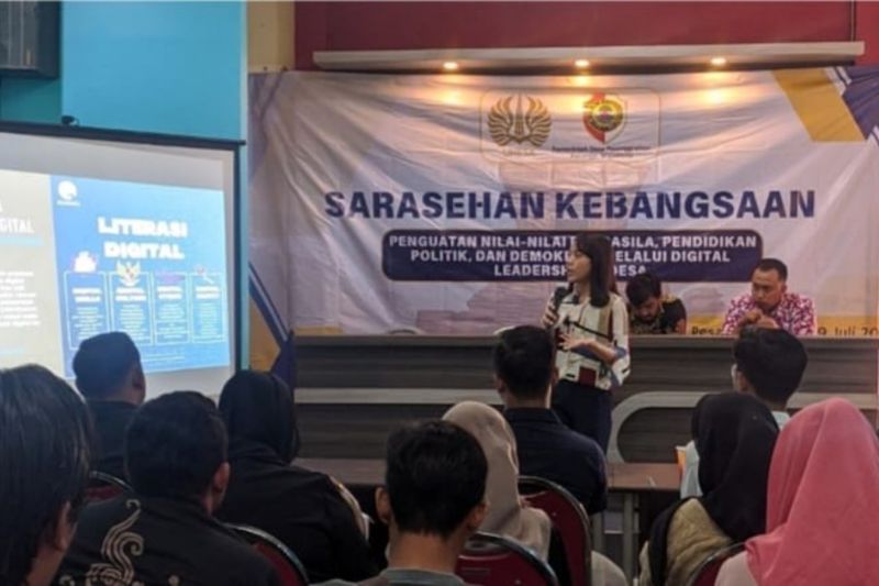 PKM Unesa berikan pendidikan politik kepada warga Mojokerto