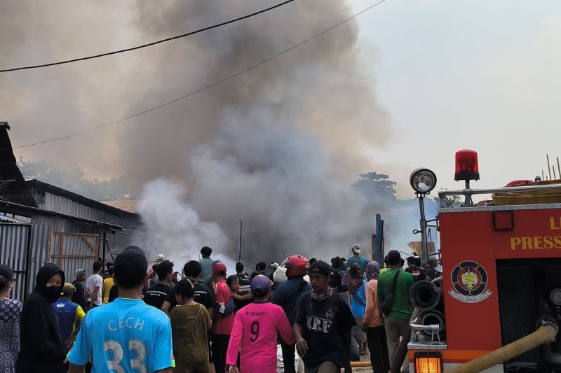 Kebakaran bangunan semi permanen kembali terjadi di Kembangan