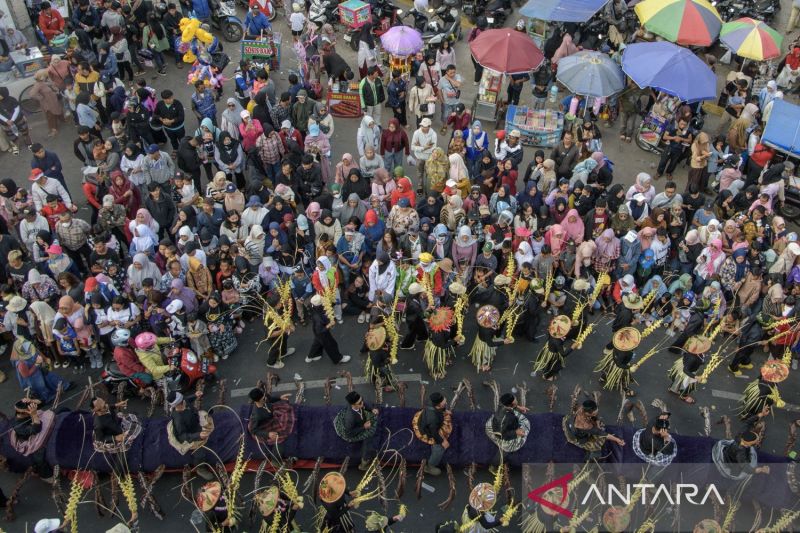 Semarak karnaval kemerdekaan di Lembang