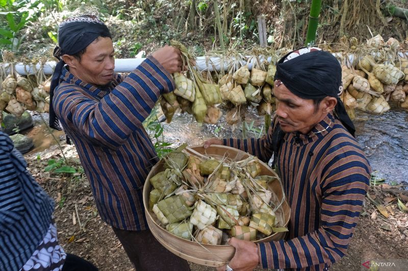 Nyadran 1.000 Kupat di Temanggung