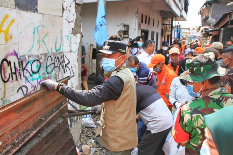 Pemkot Jaksel kerja bakti bersihkan puing kebakaran Manggarai