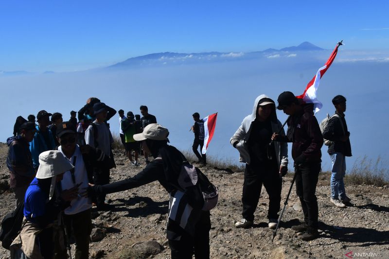 Rekomendasi 5 gunung untuk pendaki pemula di Indonesia