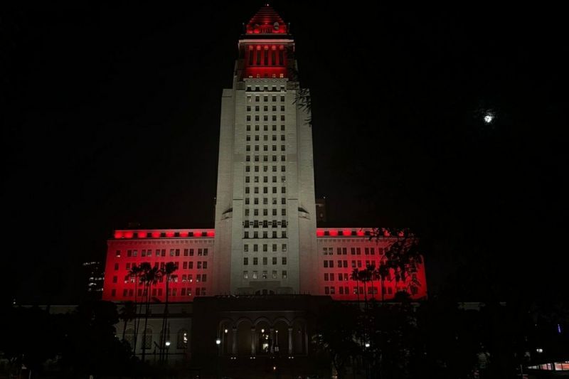 Meriahkan HUT RI, Balai Kota Los Angeles dihiasi lampu merah putih