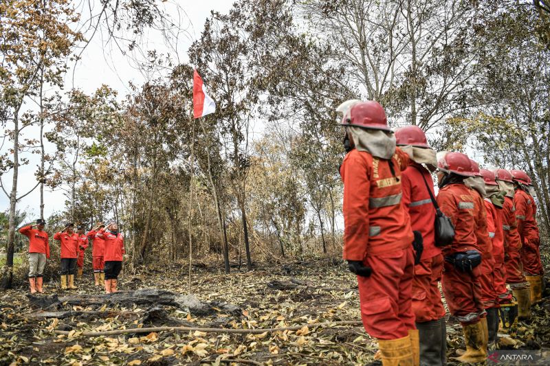 Manggala Agni upacara HUT RI ke-79 di lokasi kebakaran lahan gambut Lempuing