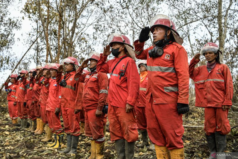 Manggala Agni upacara HUT RI ke-79 di lokasi kebakaran lahan gambut Lempuing