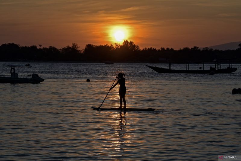 Menikmati sunrise di Gili Trawangan