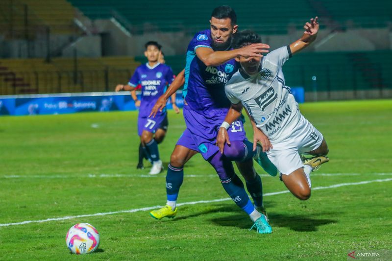 Persita perpanjang kontrak duet bek tengah Javlon dan Kozubaev