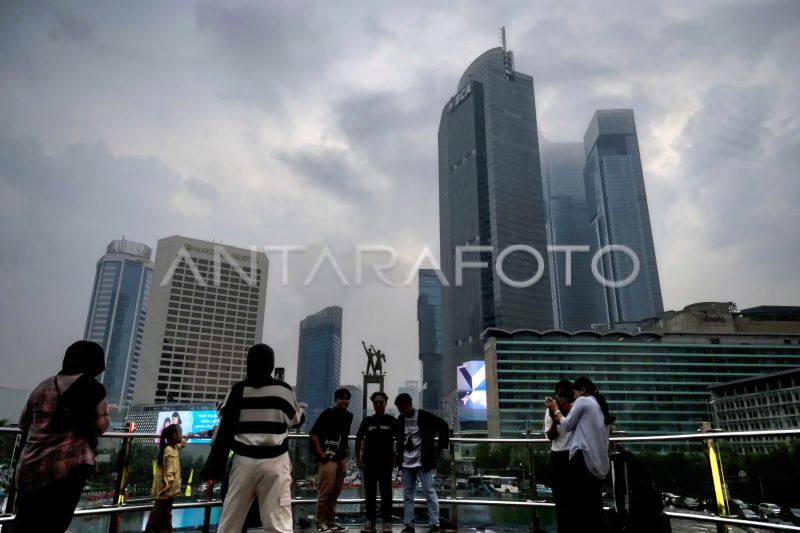 Senin, BMKG prakirakan cuaca mayoritas kota besar berpotensi hujan