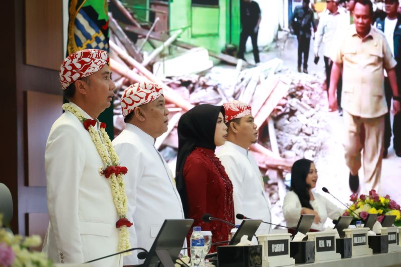 Bey sampaikan capaian pembangunan dalam paripurna HUT Ke-79 Jabar 