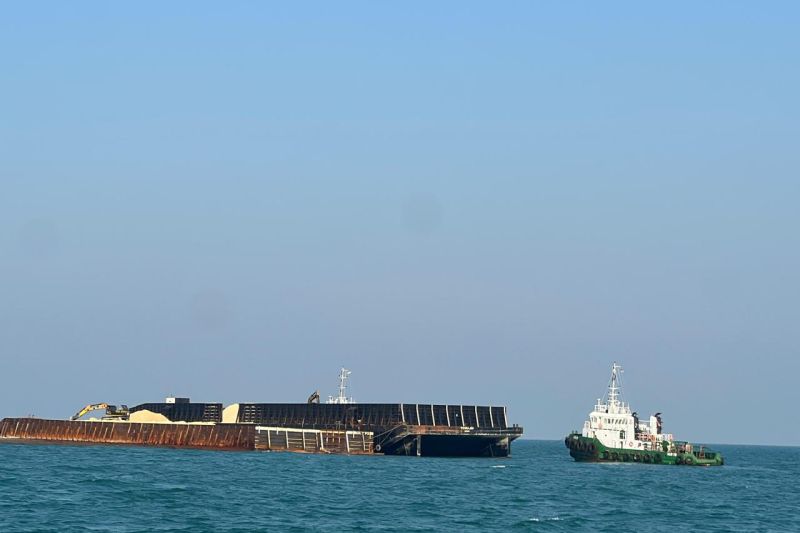 KSOP Cirebon sandarkan kapal bocor berbendera Malaysia