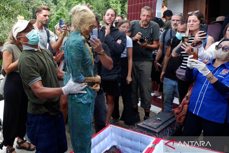 Pemda Toraja promosikan Ma'nene Toraja sebagai wisata ritual