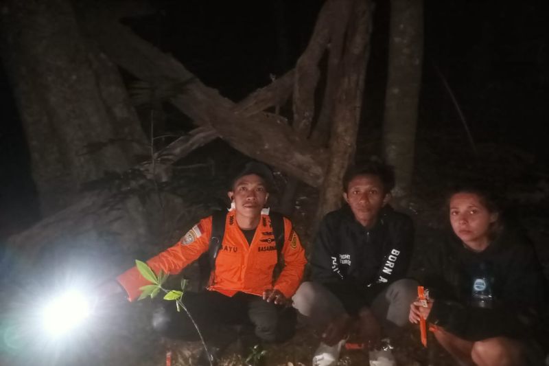 Basarnas evakuasi pemandu & WNA Turki tersesat di Gunung Batukaru Bali