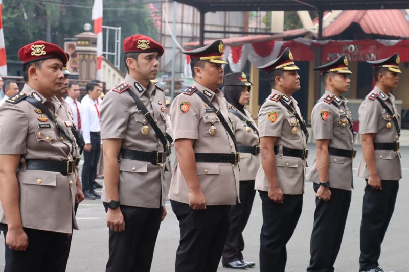 Kapolres Jaksel harap pergantian jabatan dapat pacu kinerja lebih baik