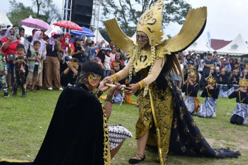 Bupati: Festival Suku Menanti lestarikan seni budaya Rejang Lebong