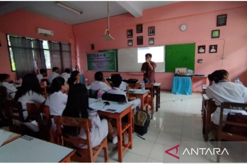 Unsrat kampanye perubahan iklim & pemanasan global ke siswa SMU