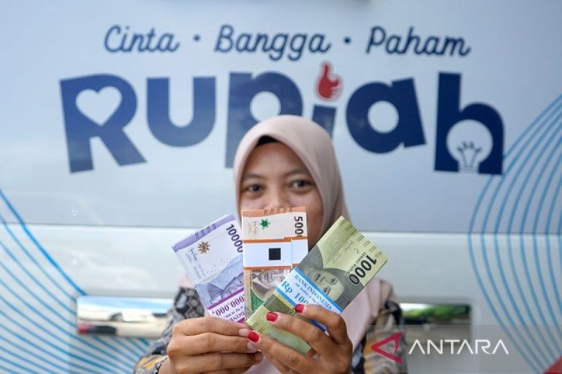 Rupiah tergelincir setelah BI tahan BI-Rate di level 6,25 persen