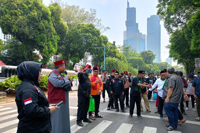 Massa mulai berdatangan di depan Gedung KPU RI