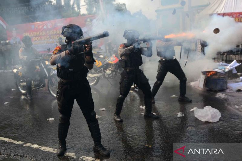 ini-bedanya-peluru-tajam-peluru-karet-yang-dipakai-polisi-saatdemo