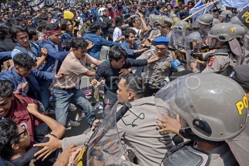 Aksi mahasiswa NTB tolak pengesahan revisi UU Pilkada