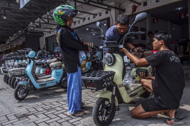 Berapa besaran pajak sepeda motor listrik?