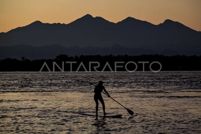 Wisata papan dayung di Gili Trawangan