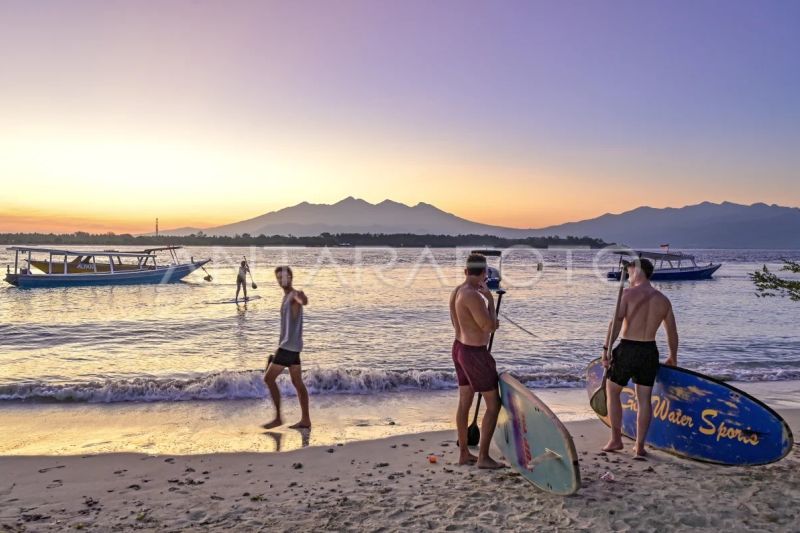 Wisata papan dayung di Gili Trawangan