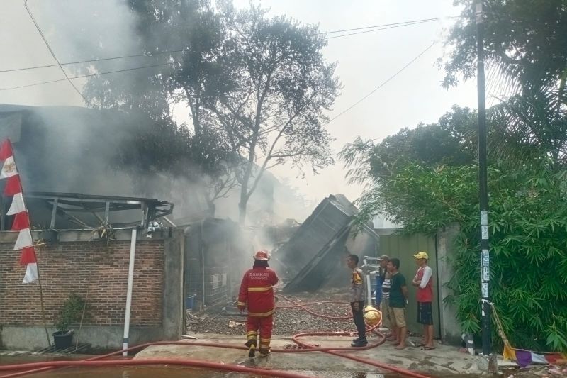 Kebakaran di Tangsel diduga akibat arus pendek listrik