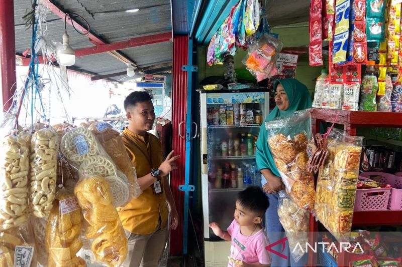 Seorang ibu asal Sumbar sukses kuliahkan anak setelah dibantu Baznas