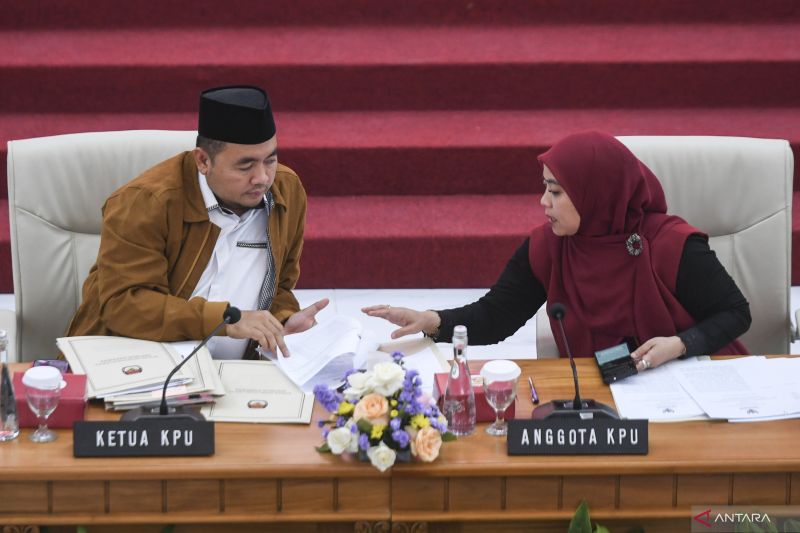 daftar-anggota-kpu-pusat-2022-2027-beserta-profil-singkatnya