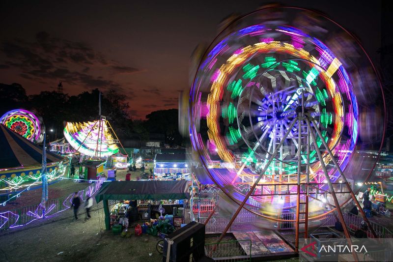 Warna-warni pasar malam Sekaten di Solo 