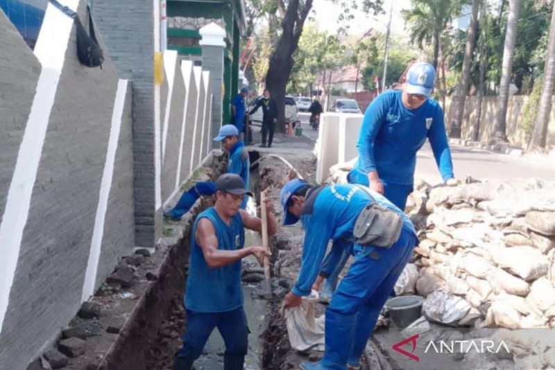 Jakpus perbesar saluran di Jalan Cempaka Putih untuk antisipasi banjir