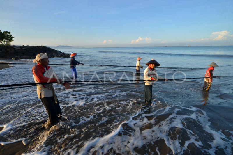 Tradisi nelayan Padang menjaga laut