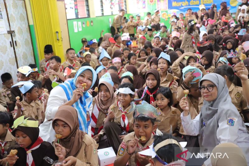 Jakpus gencar edukasi siswa sekolah dasar pentingnya makan ikan