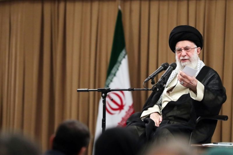 Khamenei:Tak salah berhubungan, yang penting tak bergantung pada Barat