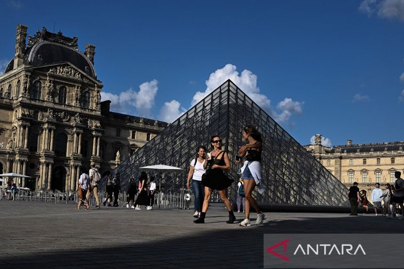 Ditangkap, pelaku pencurian di Museum Louvre Paris