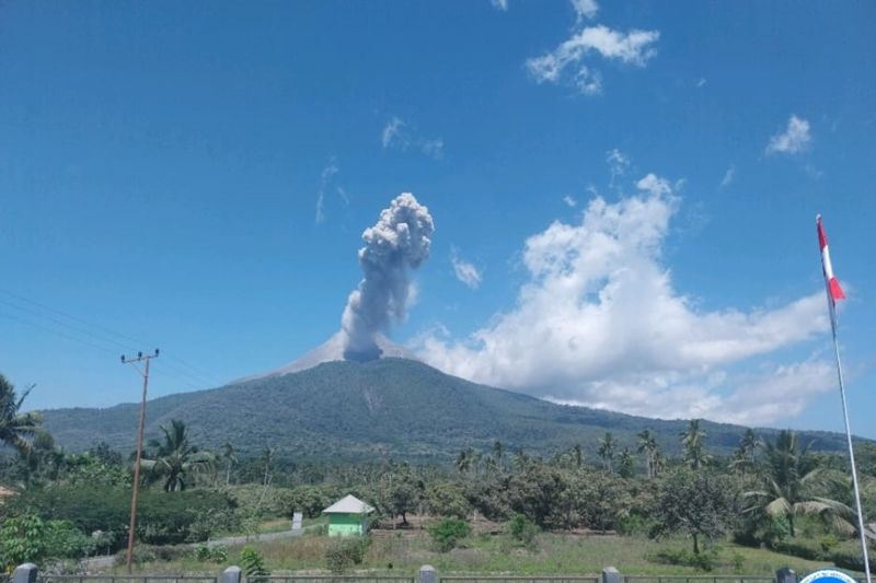 Badan Geologi: Gunakan masker, waspada debu vulkanik Gunung Lewotobi