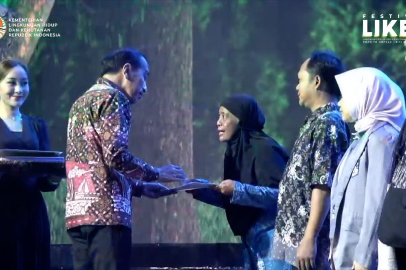 Hadiri Festival LIKE 2, Presiden serahkan SK Hutan Sosial-TORA